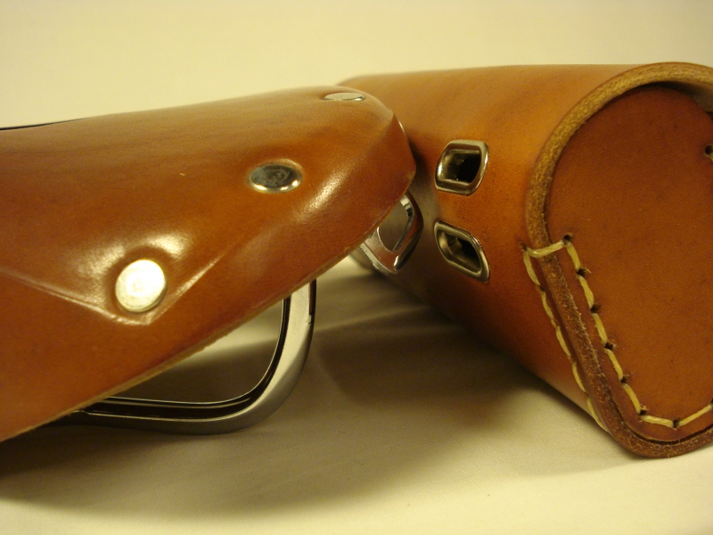 Bolsa_cuero_sillín_Brooks_miel_tonalidad_natural_accesorios_bicicleta_antigua_clasica_07