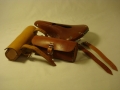 Bolsa_cuero_sillín_Brooks_miel_tonalidad_natural_accesorios_bicicleta_antigua_clasica_01