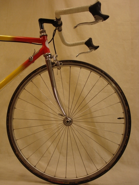Bicicleta_clasica_contrarreloj_Cinelli_Campagnolo_Shimano_600_cabra_antigua_Columbus_004