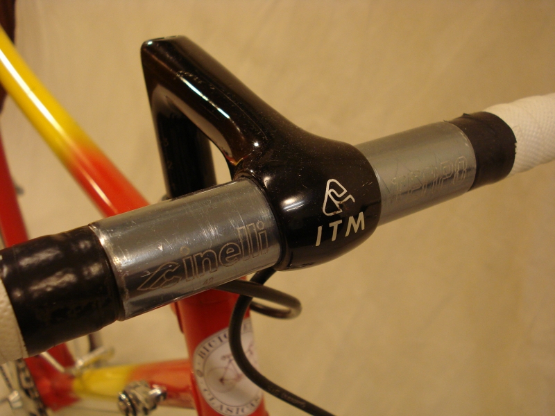 Bicicleta_clasica_contrarreloj_Cinelli_Campagnolo_Shimano_600_cabra_antigua_Columbus_010