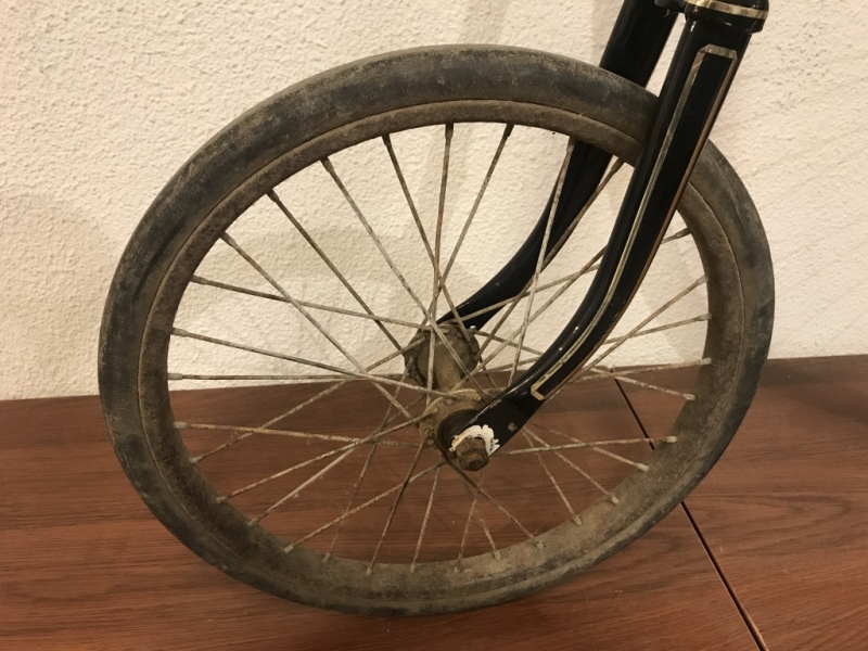 Penny_farthing_velocipedo_bicicleta_antigua_rueda_grande_seguridad_circo_coleccion_cuero_restaurada_clasica_alquiler_Bicicletas_Clasicas_Leo_007