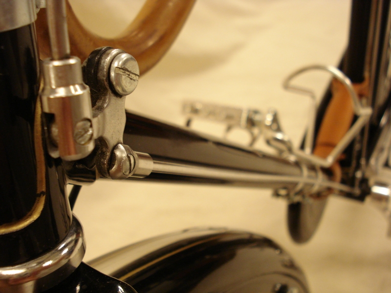 Bicicleta_replica_Bianchi_antigua_varillas_clasica_paseo_cuero_ciudad_Brooks_020