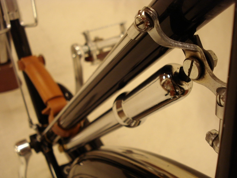 Bicicleta_replica_Bianchi_antigua_varillas_clasica_paseo_cuero_ciudad_Brooks_024