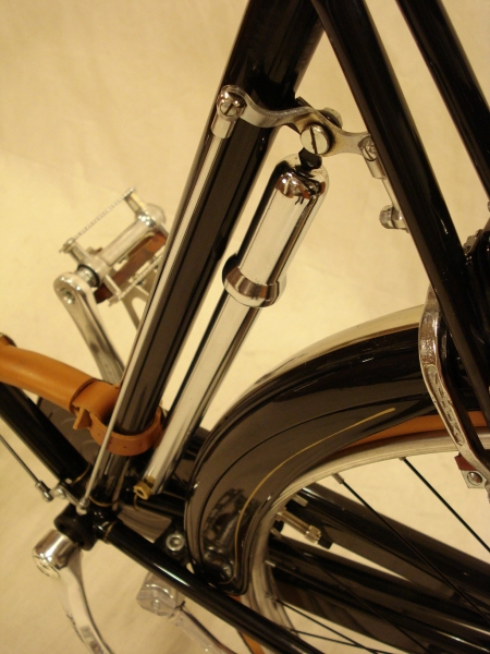 Bicicleta_replica_Bianchi_antigua_varillas_clasica_paseo_cuero_ciudad_Brooks_025