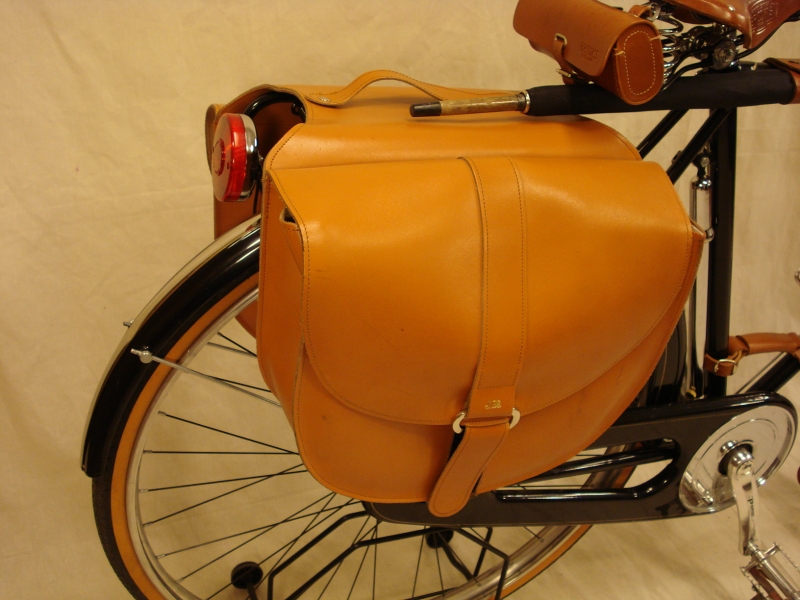 Bicicleta_replica_Bianchi_antigua_varillas_clasica_paseo_cuero_ciudad_Brooks_043