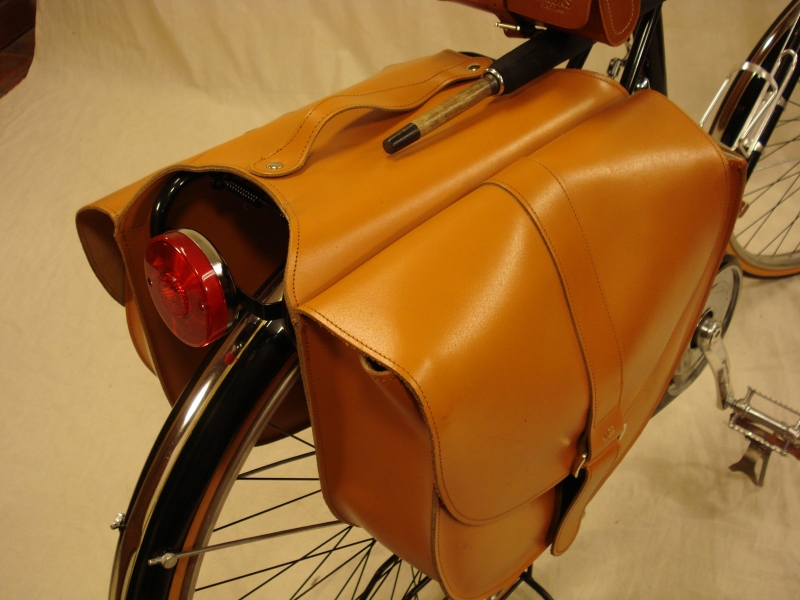 Bicicleta_replica_Bianchi_antigua_varillas_clasica_paseo_cuero_ciudad_Brooks_044