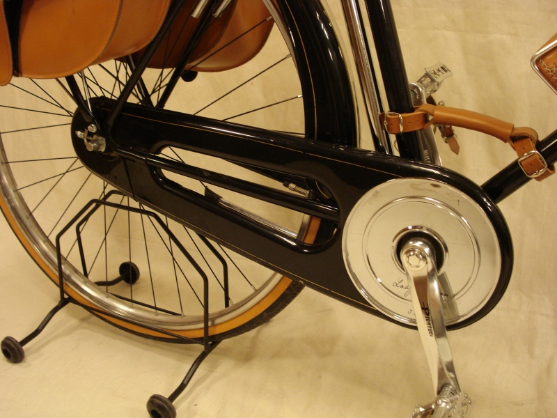 Bicicleta_replica_Bianchi_antigua_varillas_clasica_paseo_cuero_ciudad_Brooks_050