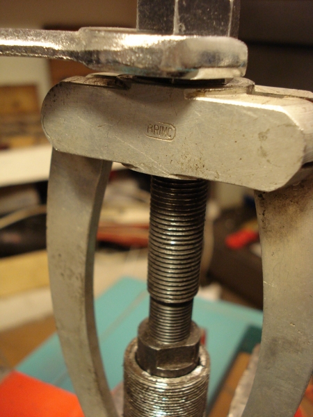 Restauracion_bicicleta_antigua_extraccion_tija_potencia_gripada_bloqueada_atascada_en_cuadro_horquilla_extractor_antiguo_herramienta_especial_016