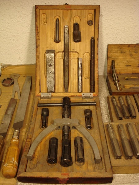 Restauracion_bicicleta_antigua_extraccion_tija_potencia_gripada_bloqueada_atascada_en_cuadro_horquilla_extractor_antiguo_herramienta_especial_032