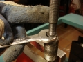 Restauracion_bicicleta_antigua_extraccion_tija_potencia_gripada_bloqueada_atascada_en_cuadro_horquilla_extractor_antiguo_herramienta_especial_012