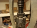 Restauracion_bicicleta_antigua_extraccion_tija_potencia_gripada_bloqueada_atascada_en_cuadro_horquilla_extractor_antiguo_herramienta_especial_017