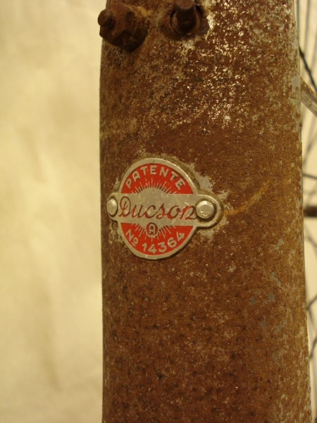 Bicicleta_antigua_Ducson_varillas_clasica_paseo_cuero_ciudad_años_50_restauración_019