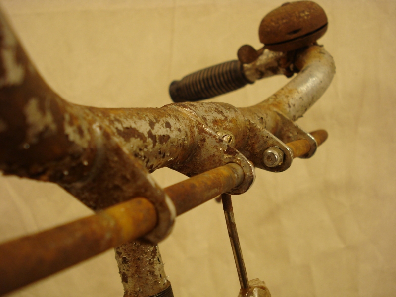 Bicicleta_antigua_Ducson_varillas_clasica_paseo_cuero_ciudad_años_50_restauración_025