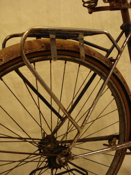 Bicicleta_antigua_Ducson_varillas_clasica_paseo_cuero_ciudad_años_50_restauración_039