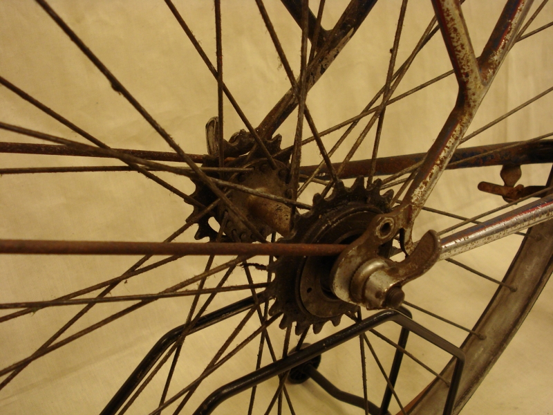 Bicicleta_antigua_Ducson_varillas_clasica_paseo_cuero_ciudad_años_50_restauración_043