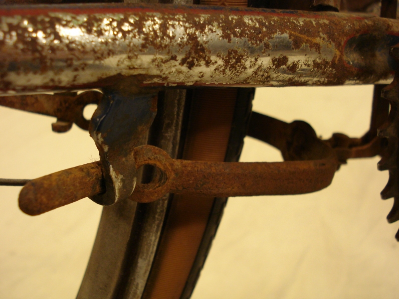 Bicicleta_antigua_Ducson_varillas_clasica_paseo_cuero_ciudad_años_50_restauración_056