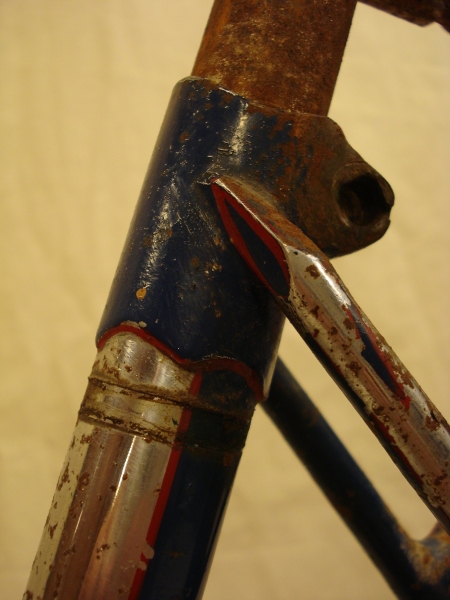 Bicicleta_antigua_Ducson_varillas_clasica_paseo_cuero_ciudad_años_50_restauración_074