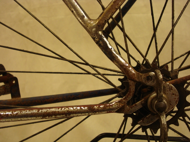Bicicleta_antigua_Ducson_varillas_clasica_paseo_cuero_ciudad_años_50_restauración_099