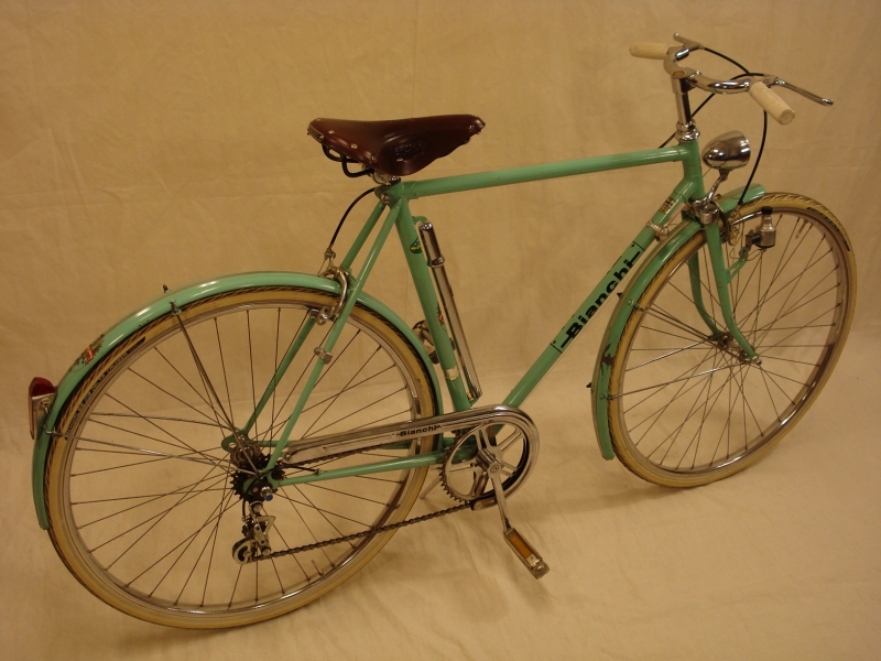 Bicicleta_antigua_Edoardo_Bianchi_paseo_Campagnolo_Valentino_ciudad_Brooks__003