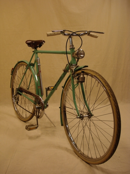 Bicicleta_antigua_Edoardo_Bianchi_paseo_Campagnolo_Valentino_ciudad_Brooks__004