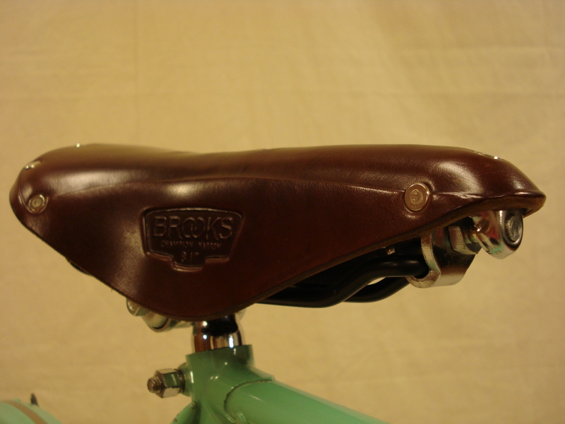 Bicicleta_antigua_Edoardo_Bianchi_paseo_Campagnolo_Valentino_ciudad_Brooks__009