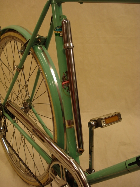 Bicicleta_antigua_Edoardo_Bianchi_paseo_Campagnolo_Valentino_ciudad_Brooks__011