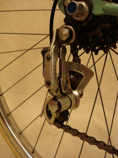 Bicicleta_antigua_Edoardo_Bianchi_paseo_Campagnolo_Valentino_ciudad_Brooks__017