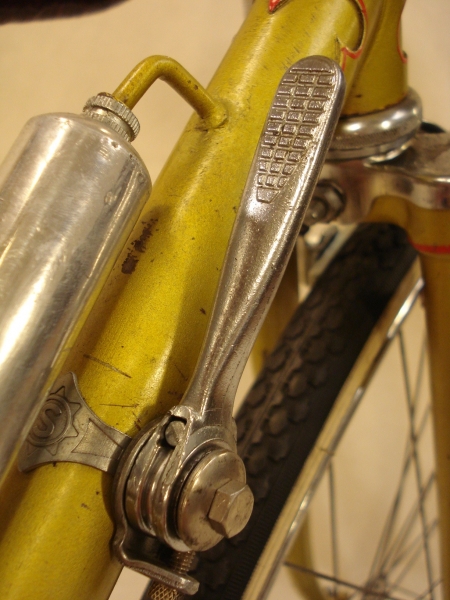 Gimson_media_carrera_carreras_bidones_manillar_goma_laca_rastrales_cuero_cambio_alfa_clasicas_Leo_31
