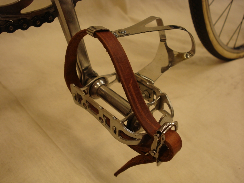 Gimson_media_carrera_carreras_bidones_manillar_goma_laca_rastrales_cuero_cambio_alfa_clasicas_Leo_49