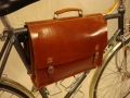 Maletin_cuero_bicicleta_carreras_carretera_urbana_clasica_a_medida_ordenador_003