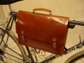 Maletin_cuero_bicicleta_carreras_carretera_urbana_clasica_a_medida_ordenador_005