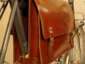 Maletin_cuero_bicicleta_carreras_carretera_urbana_clasica_a_medida_ordenador_009