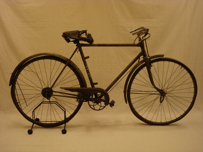 Bicicleta_antigua_Super_CIL_varillas_topografo_museo_ferrocarril_Madrid_restauracion_018
