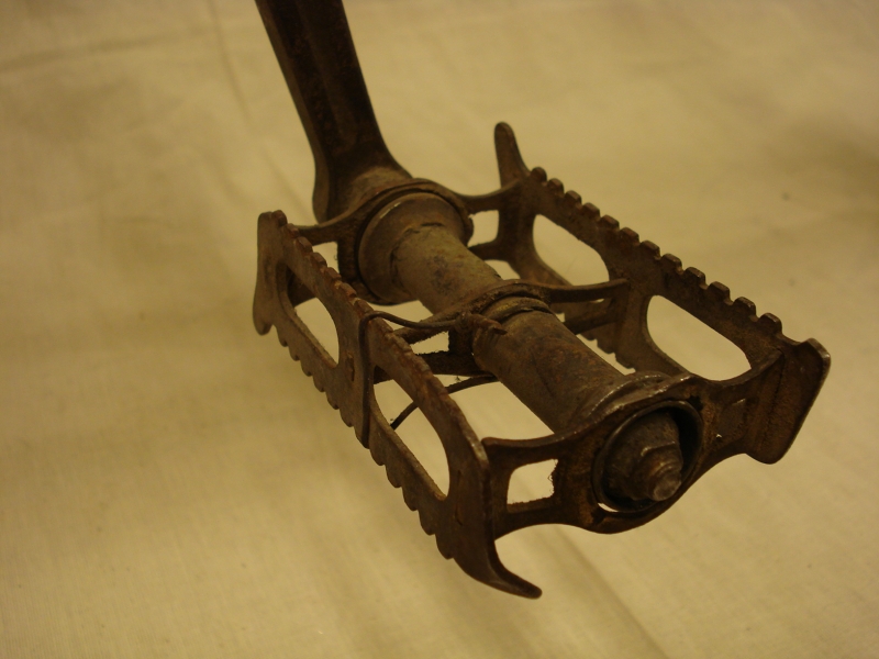 Bicicleta_antigua_Super_CIL_varillas_topografo_museo_ferrocarril_Madrid_restauracion_064