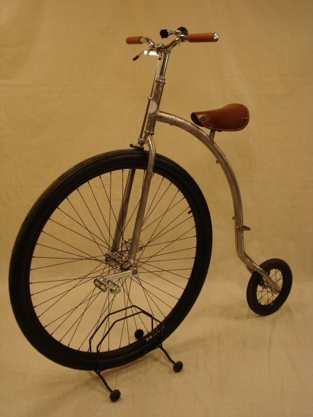 BCL_Penny_Farthing_replica_velocipedo_envejecido_013