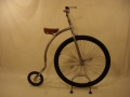 BCL_Penny_Farthing_replica_velocipedo_envejecido_000