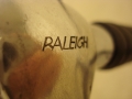 Bicicleta_clasica_cicloturismo_urbana_Raleigh_randonneur_personalizada_cuero_011