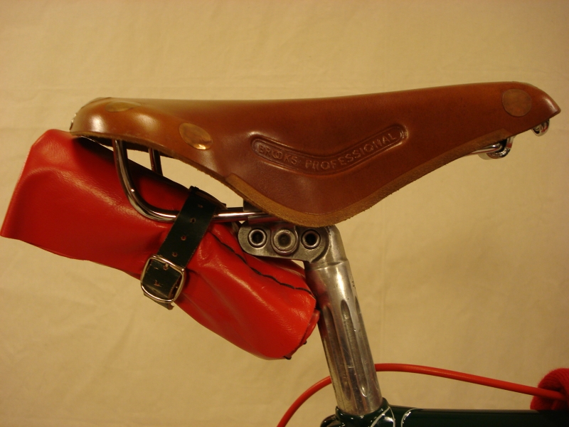 Rollo_cuero_portaherramientas_sillin_bicicleta_clasica_carreras_antigua_02