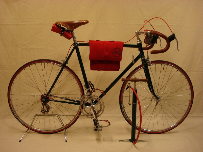 Rollo_cuero_portaherramientas_sillin_bicicleta_clasica_carreras_antigua_13