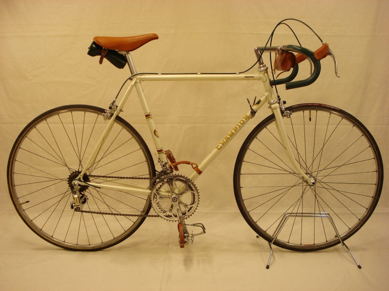 Rollo_cuero_portaherramientas_sillin_bicicleta_clasica_carreras_antigua_23